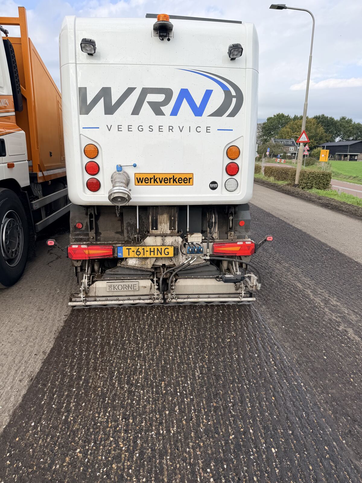 WRN Ravo wegdekreiniger op het werk
